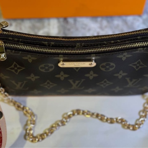 Louis Vuitton Pochette Liv - Picture 3 of 4